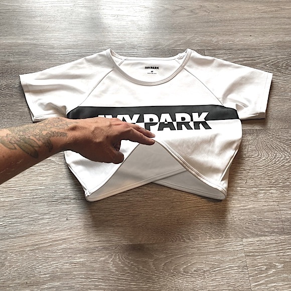 IVY PARK - Cropped Sporty T-Shirt - Crossed Back - Size Medium - Picture 8 of 16
